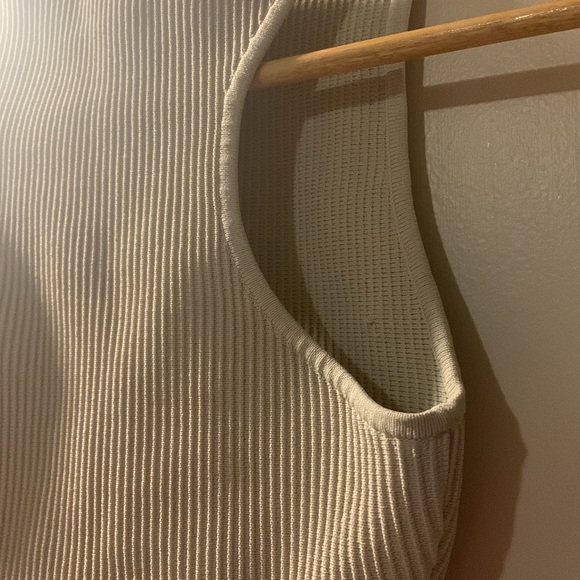 Aritzia Babaton TNA XS and XXS outfit - neutral bone white crop top and sweats - Picture 10 of 10